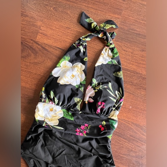 NWT Cupshe Black Floral VNeck Halter One Piece Swimsuit Size M - Picture 2 of 4